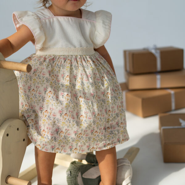 Rochiță bebe din bumbac cu volănașe și imprimeu floral pastel