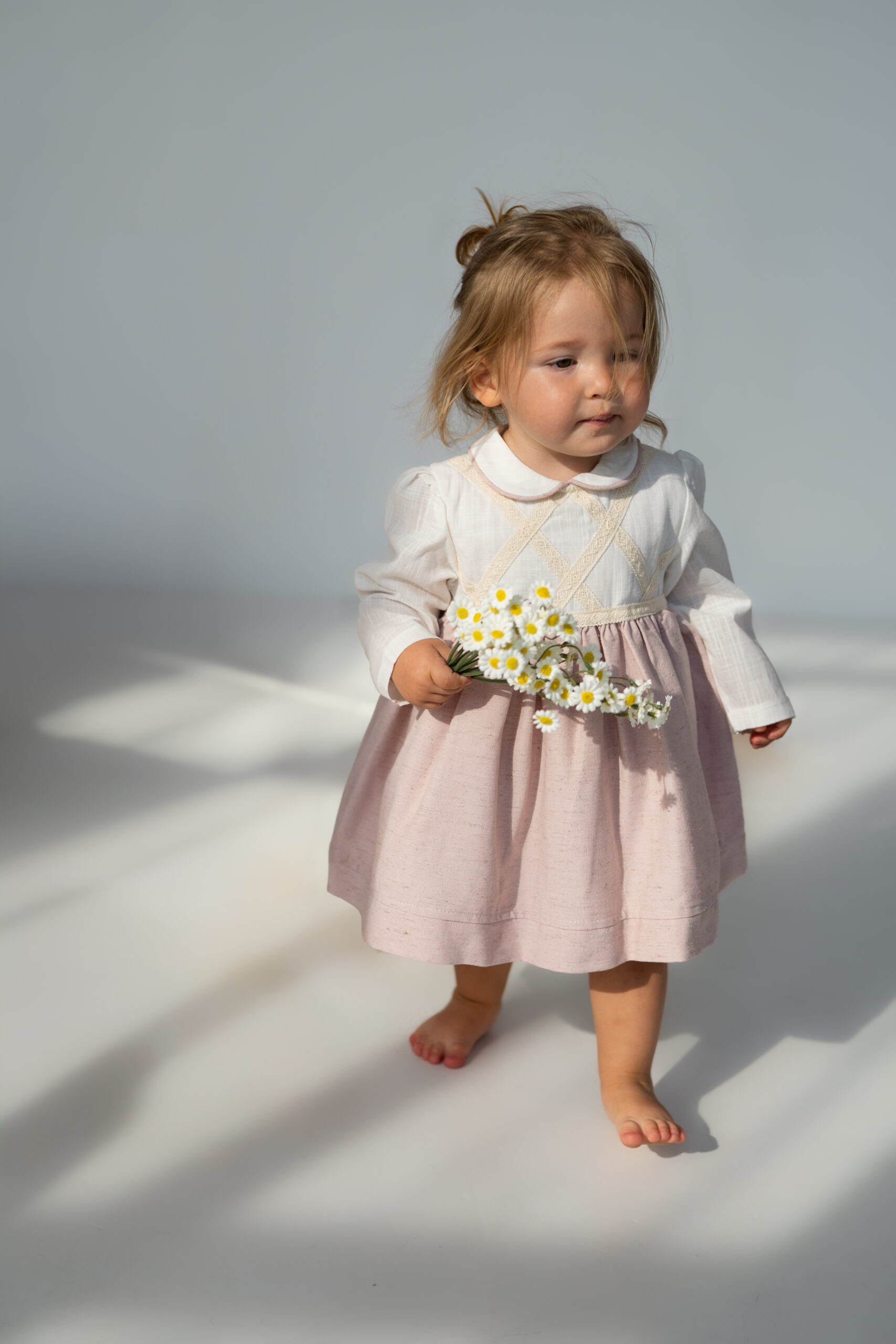 Rochiță elegantă bebe din bumbac cu dantelă Rochiță bebe din bumbac cu dantelă