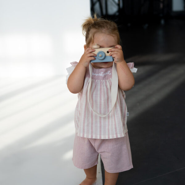 Set bebe roz cu bluză în dungi și pantaloni scurți din bumbac