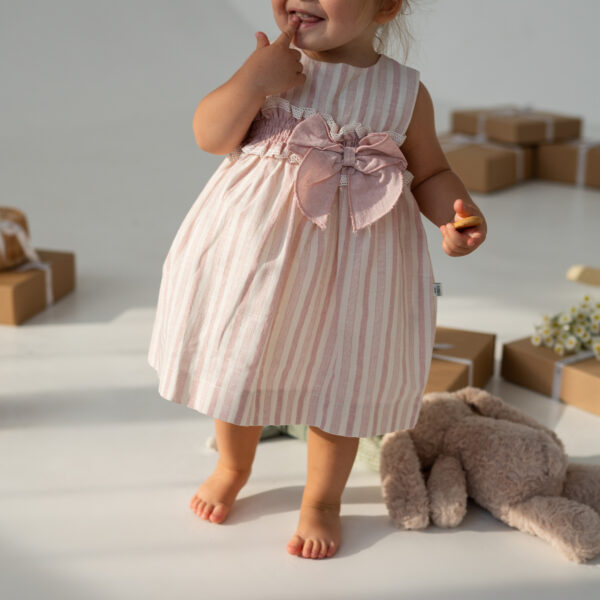 Rochiță bebeluși cu dungi roz și fundă mare decorativă