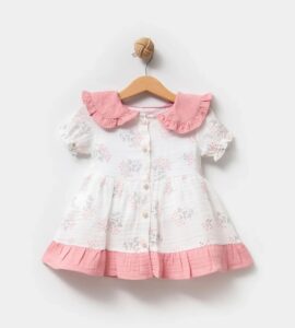 Rochiță copii fete albă cu imprimeu floral, guler roz și tiv asortat, din bumbac moale, elegantă și confortabilă pentru ocazii speciale