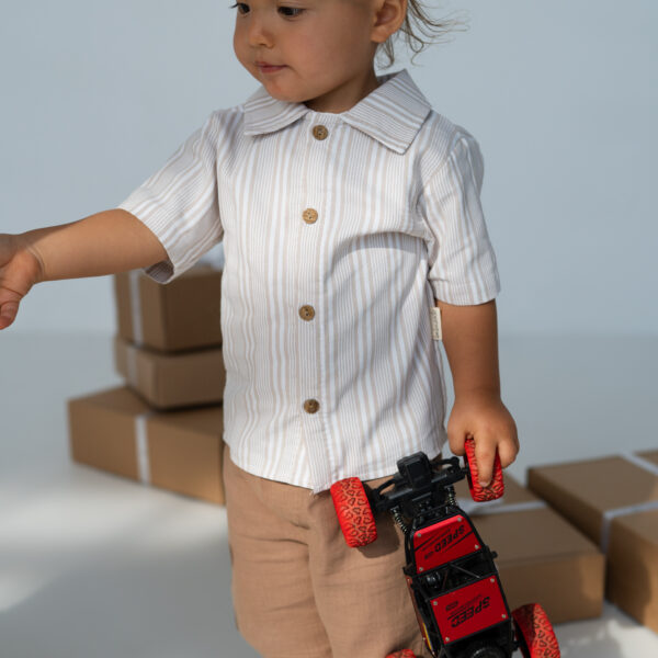 Set bebeluși băieți 3 piese – cămașă cu dungi, pantaloni scurți și pălărie, outfit lejer și confortabil pentru vară