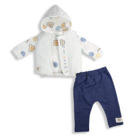 Set 3 piese bebeluși băieți, cu vestă albă cu glugă și imprimeu ursuleți, bluză cu mânecă lungă și pantaloni bleumarin, hăinuțe copii din materiale moi și confortabile