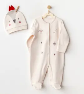 Salopetă „Pinguinul vesel” pentru bebeluși cu căciuliță pinguin din bumbac moale