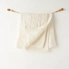 Păturică tricotată crem cu model împletit pentru bebeluși, 85x100 cm