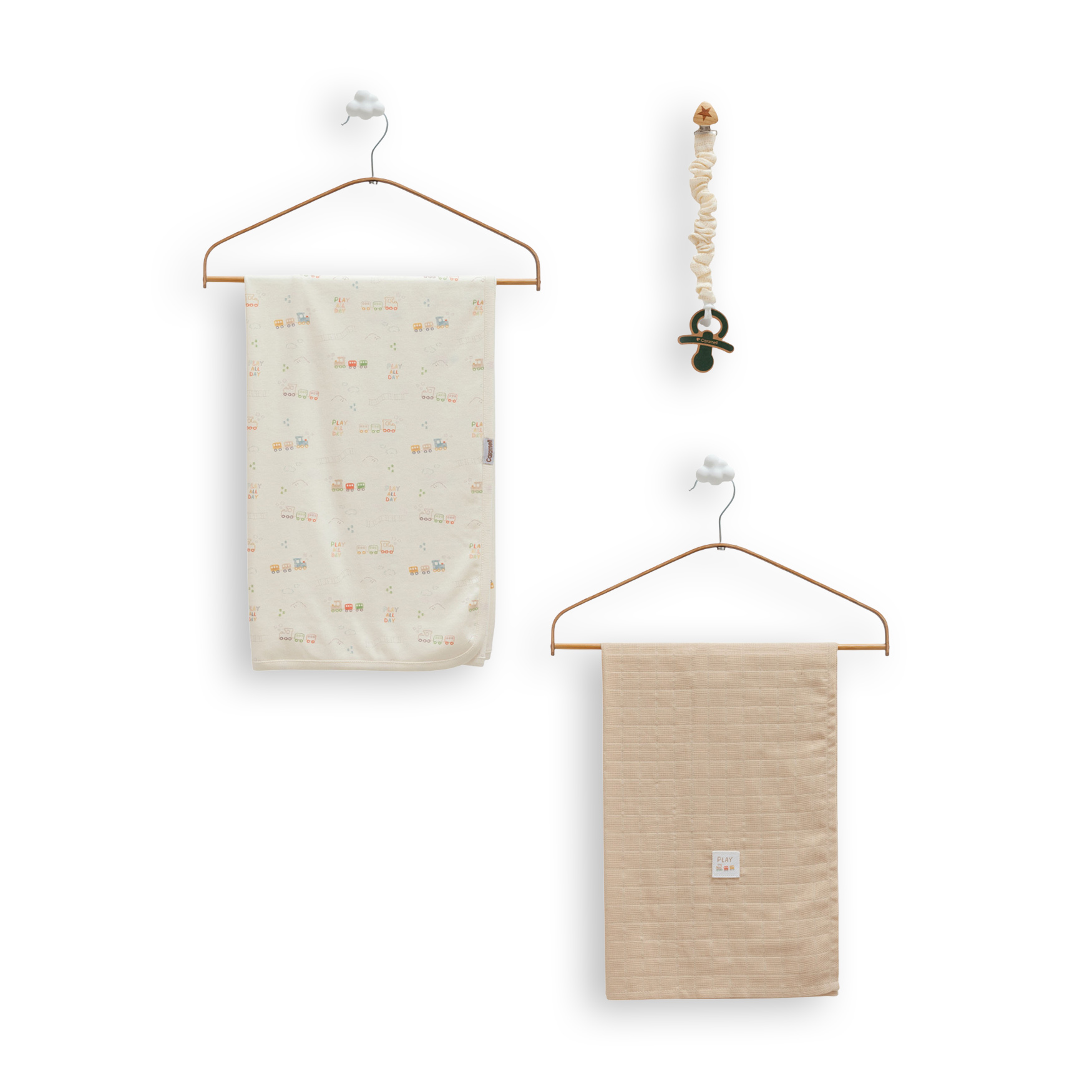 Set muselină și agățătoare suzetă cappuccino 80x90 Set muselină și agățătoare suzetă pentru bebeluși – cappuccino