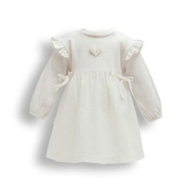 Rochiță albă cu inimioară și volănașe pentru bebeluși