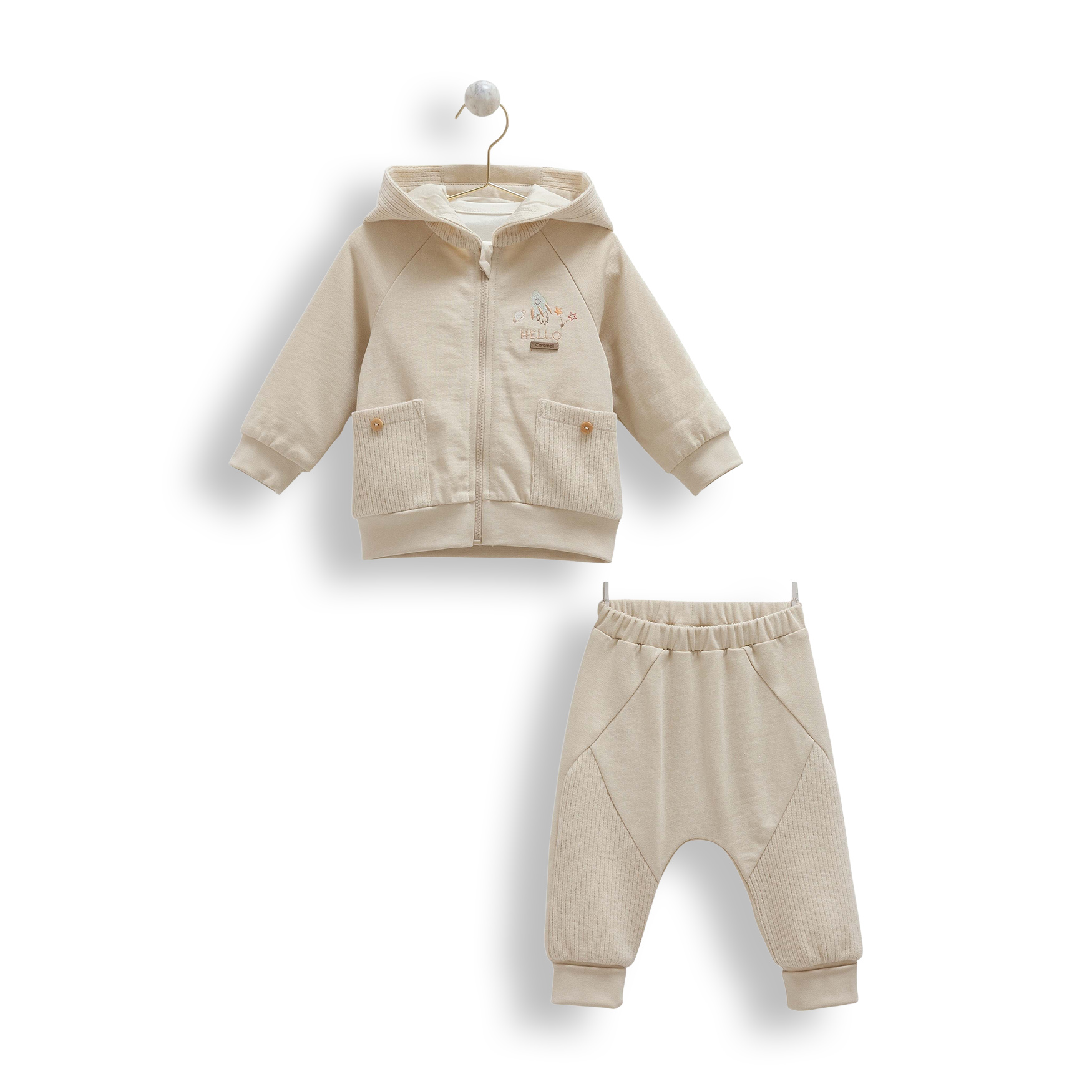 et „Mic explorator” pentru bebeluși – 3 piese, bej și albastru Set „Mic explorator” pentru bebeluși – hanorac, bluziță și pantalonași