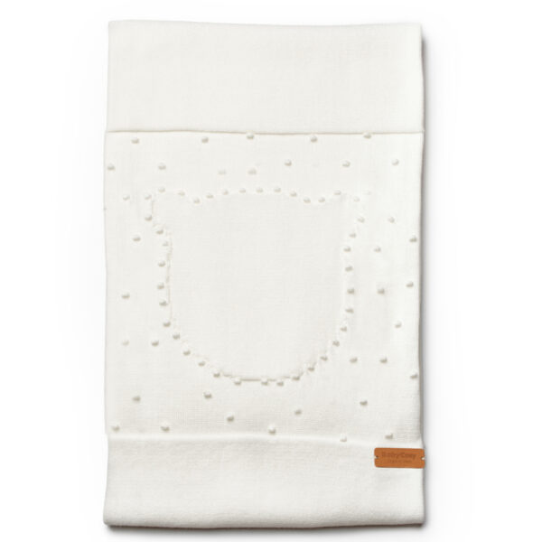 Păturică tricotată din bumbac organic pentru bebe, culoare albă/bej, cu model ursuțel.