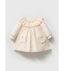 Rochiță crem pentru fetițe, cu guler mare brodat și buzunare cu volane, stil vintage.
