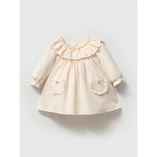 Rochiță crem pentru fetițe, cu guler mare brodat și buzunare cu volane, stil vintage.