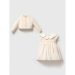 Set haine ceremonie fetițe cu rochiță fără mâneci și bolero crem tricotat.