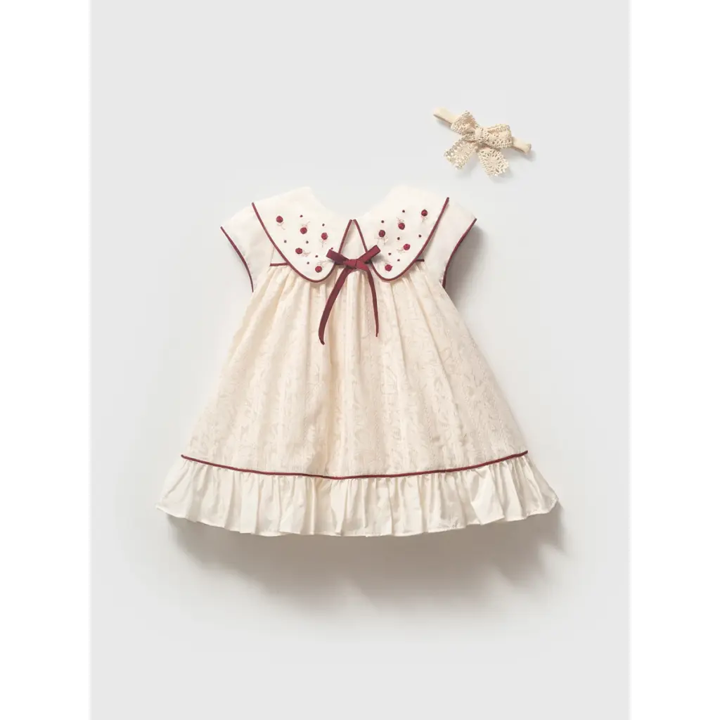 Rochiță crem elegantă pentru fetiță cu broderie florală bordo pe guler și bentiță de dantelă