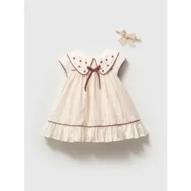 Rochiță crem elegantă pentru fetiță cu broderie florală bordo pe guler și bentiță de dantelă