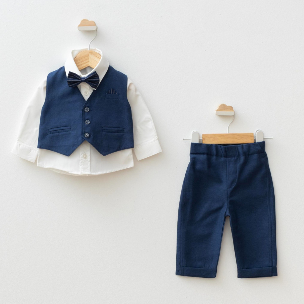 Costum botez băieți format din cămașă albă vestă bleu marin pantaloni și papion mărimea 0-6 luni