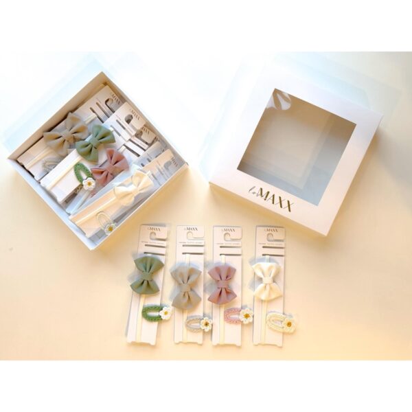 Set cadou accesorii păr fetiță cu bentițe cu fundă din in și agrafe croșetate cu margarete