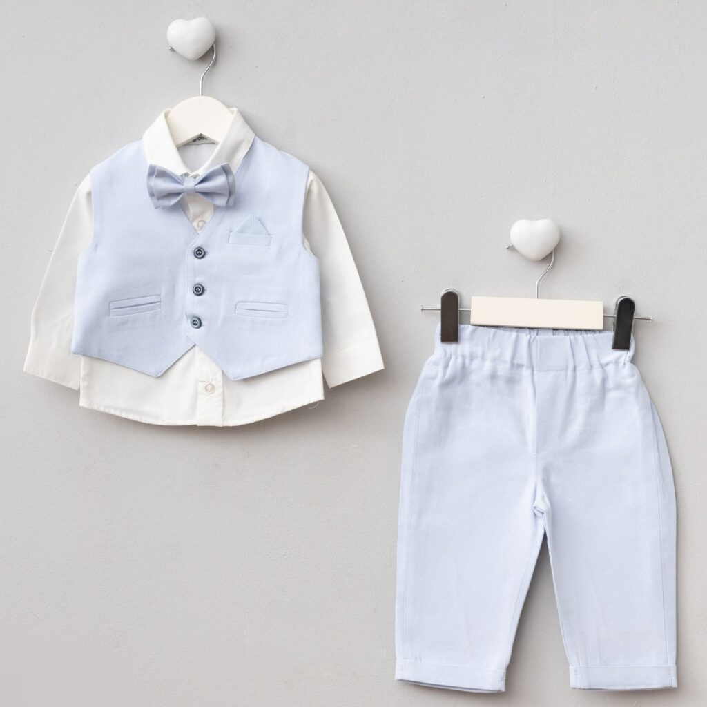 Costum Premium Băieți Bleu Pastel cu Vestă și Papion Elegant